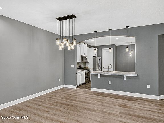 5th image of 7953 Loren Cove Dr