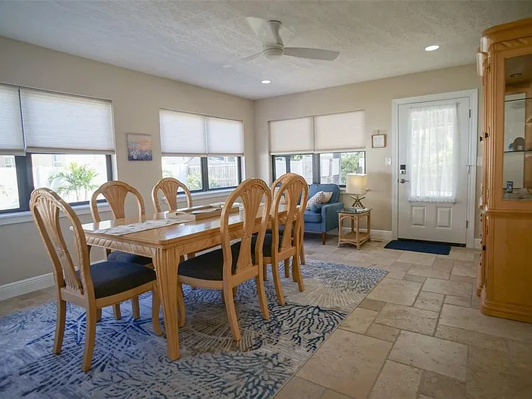 929 Lantana Ave — Photo 31