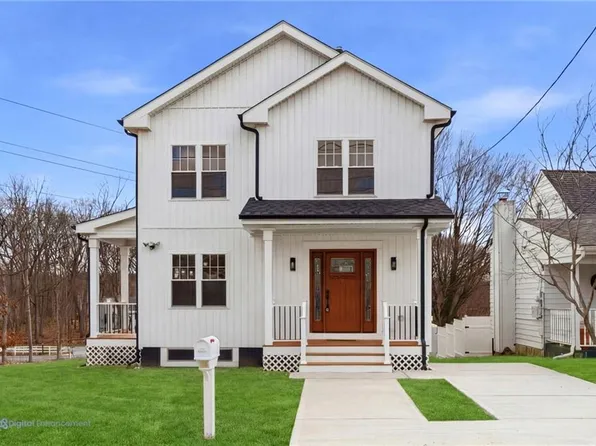 43 Massachusetts Ave, Cumberland, RI 02864