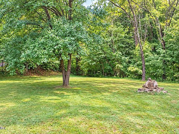 3rd image of 584 W Beech Grove Rd
