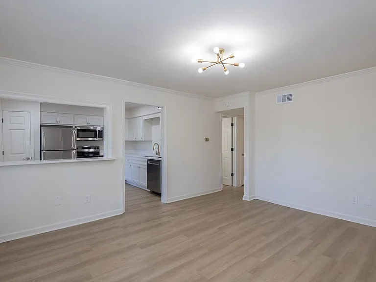 1100 Park Ln #202 — Photo 2