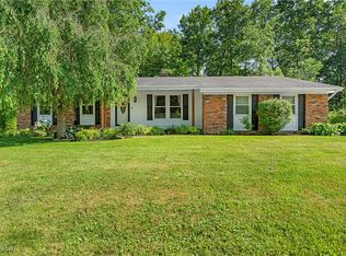 300 Chatham Dr, Aurora, OH