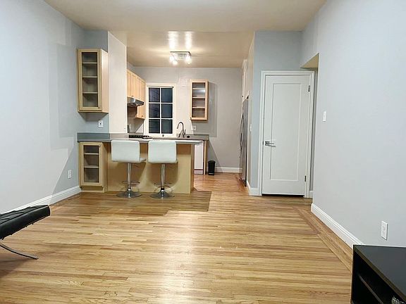 2nd image of 1886 Market St #2