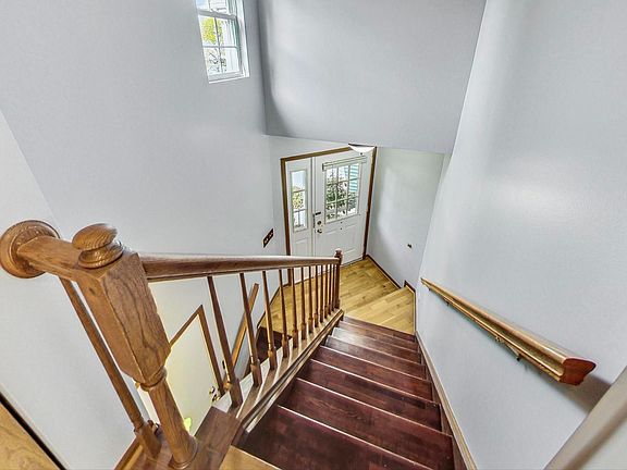 4th image of 909 Little Falls Ct #A