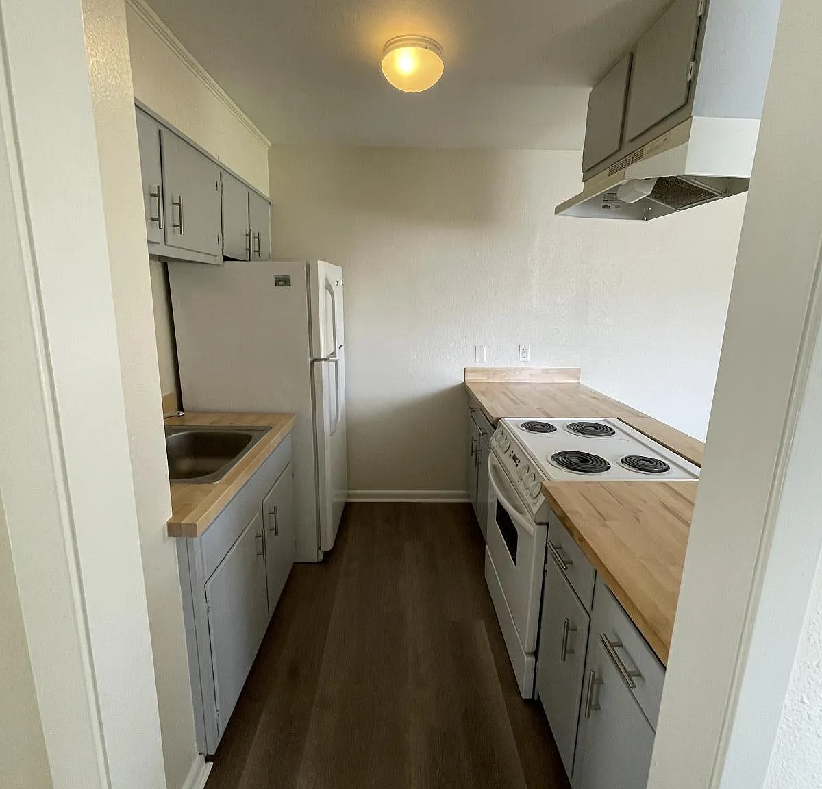 115 S Leo St — Photo 3