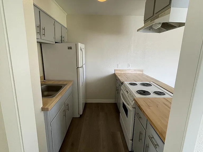 115 S Leo St #5 — Photo 3