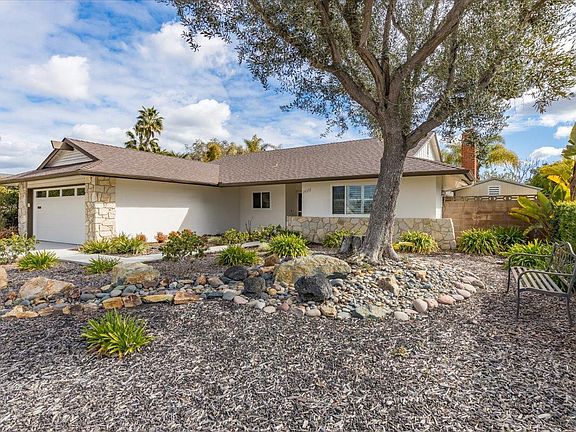 4th image of 1039 La Reina Dr