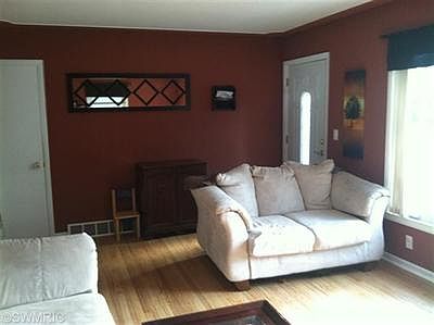 3rd image of 1830 Sherwood Dr SE