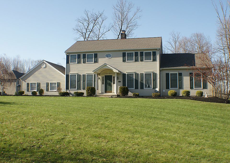 2nd image of 120 Glenshire Ln