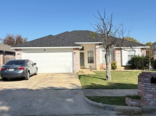 927 Rio Vista Ln, Arlington, TX 76017