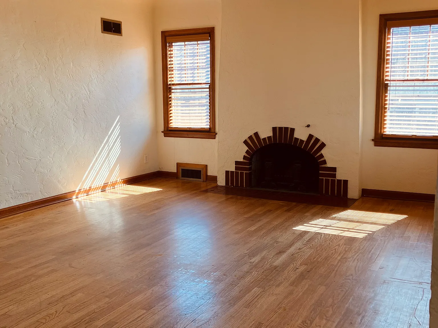 3 bed, 2272 sqft, $1,800 — Photo 4