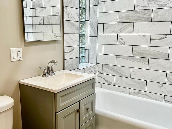 4th image of 1738 W Grace St #1E