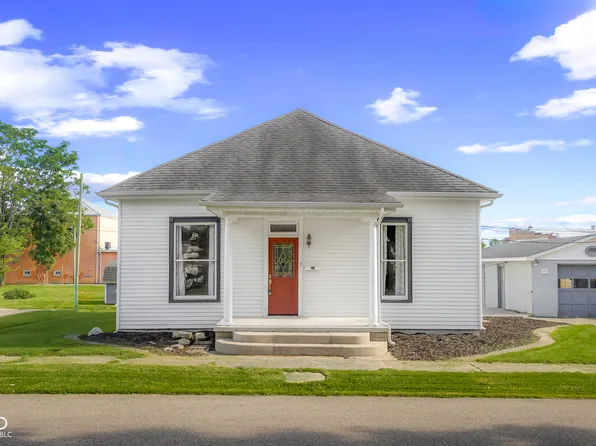 329 Cross St, Hope, IN 47246