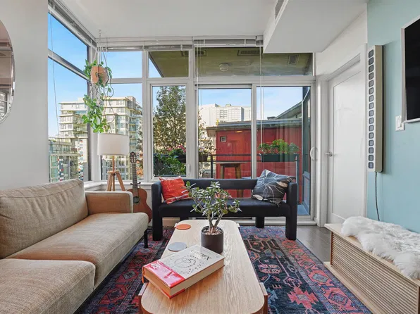 38 W 1st Ave #807, Vancouver, BC V5Y 0K3