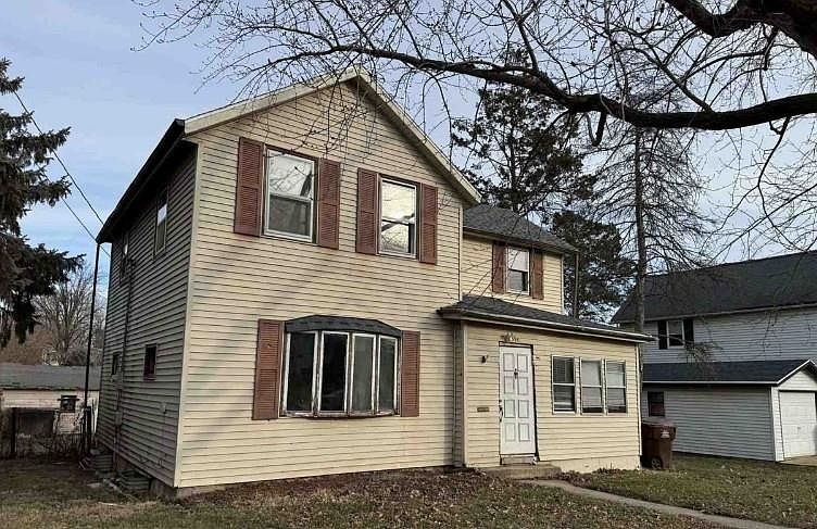 1st image of 534 E Illinois St