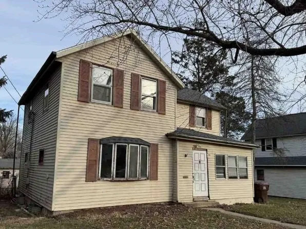 534 E Illinois St, Freeport, IL 61032