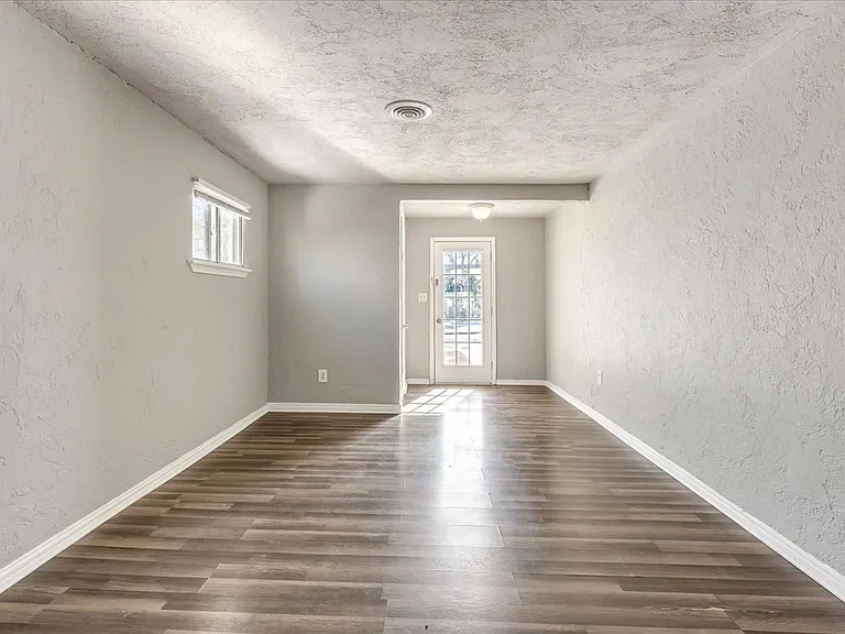 545 SW 46th St — Photo 23