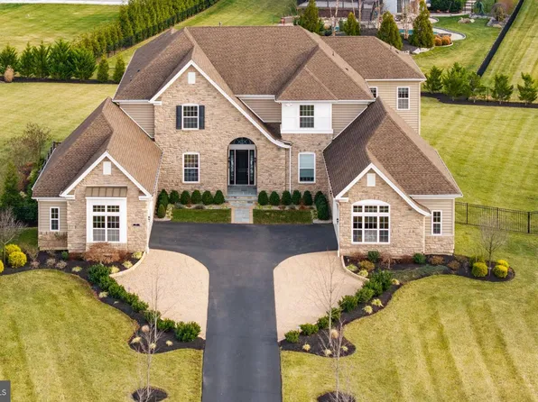 3 Cumberland Cir, Ivyland, PA 18974