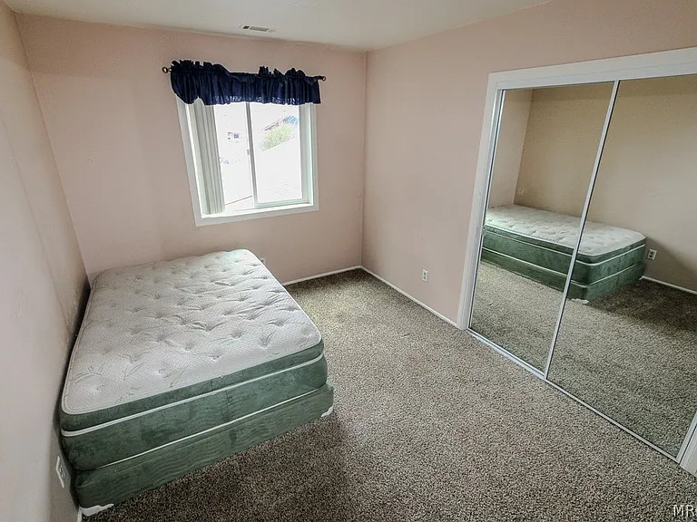 870 Ash Ln — Photo 32