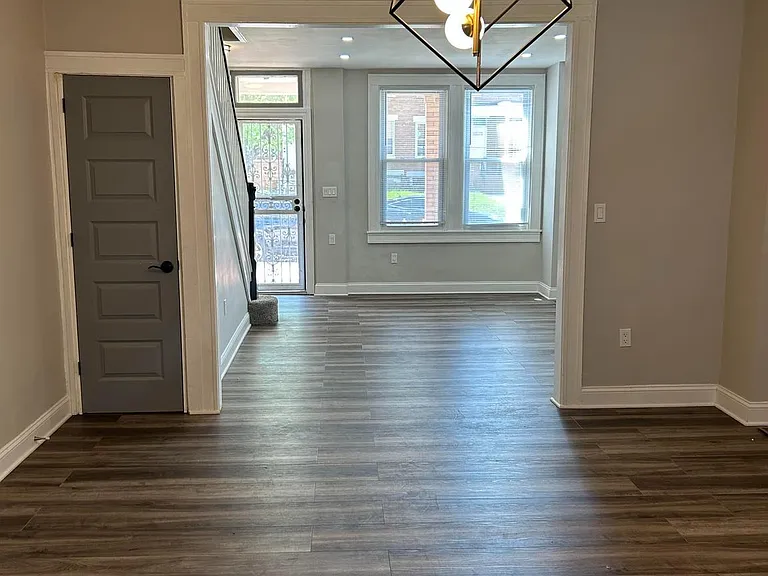 2828 Lake Ave — Photo 2