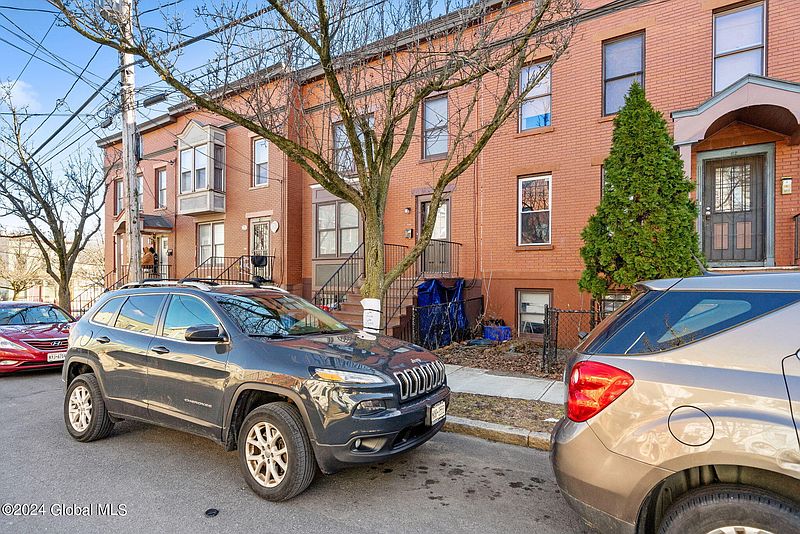3rd image of 60 Catherine Street