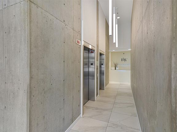 5th image of 1033 Cook St #211