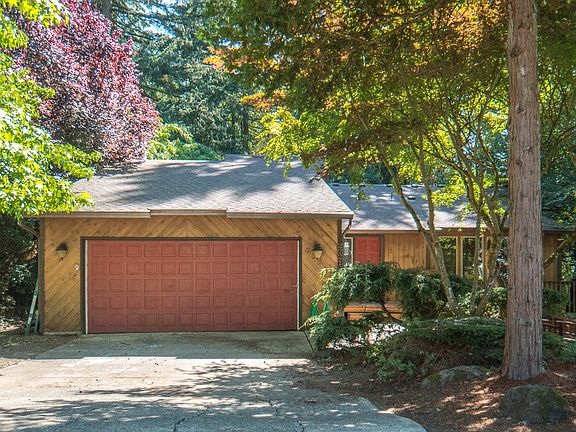2nd image of 2221 NE Brookview Dr