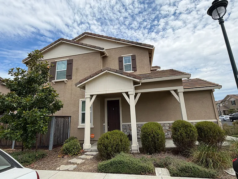 700 Apricot Cir — Photo 1