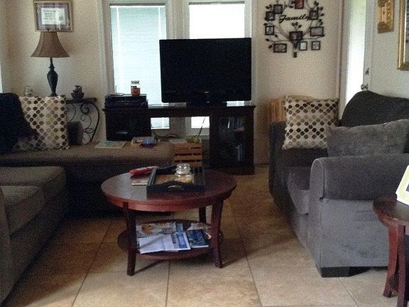 4th image of 1500 Valley Dr