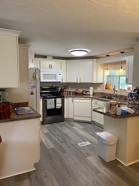 2nd image of 17 Pinecrest St