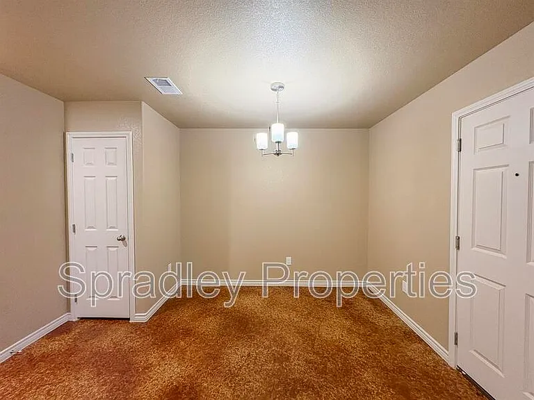 1013A Kerr Ct — Photo 5