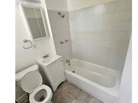 2nd image of 190 Seymour Ave #1L