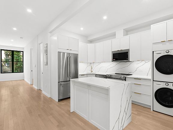 4th image of 261 W 131st St #2D