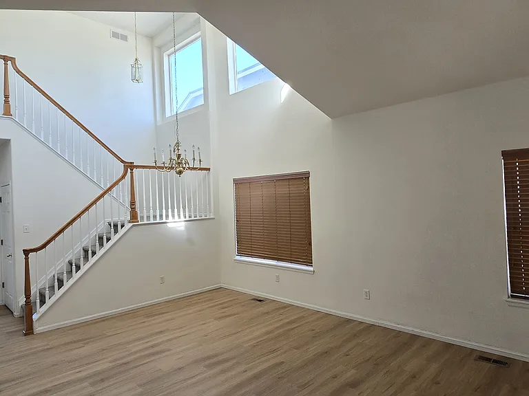 10239 Bentwood Cir — Photo 5