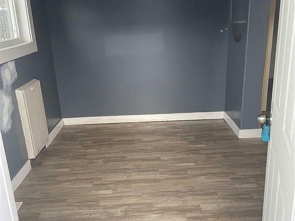 2nd image of 606 Albert St
