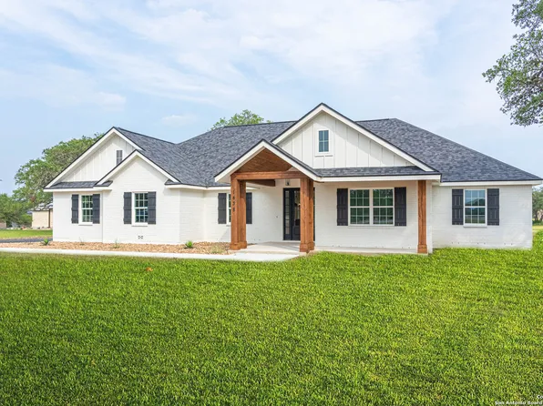 1438 LARIAT TRCE, Bandera, TX 78003