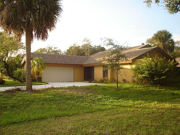 3rd image of 902 Diane Dr