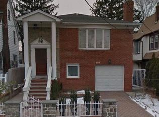 15736 10th Ave, Whitestone, NY 11357