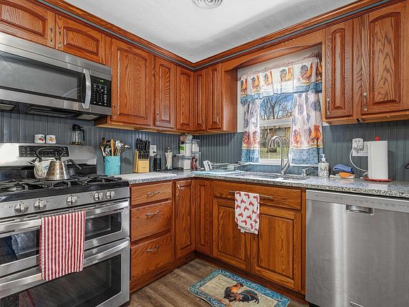 3rd image of 429 Ridgeway St