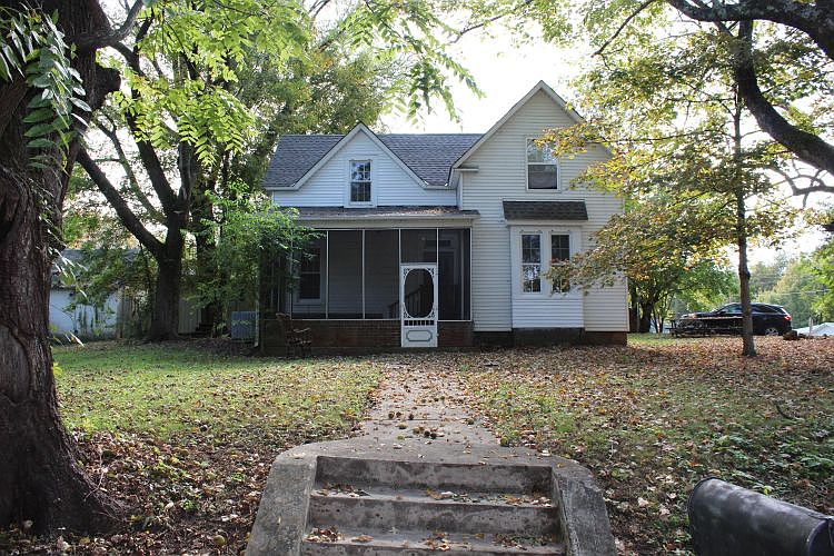 1st image of 212 Mayfield Ave SW
