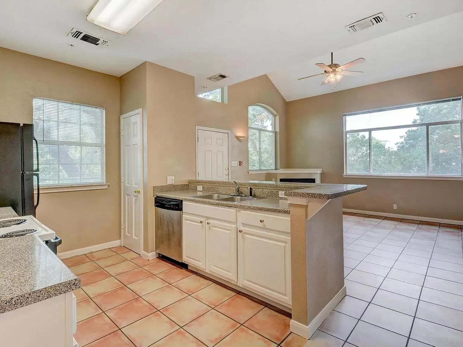 3 bed, 1500 sqft, $3,050 — Photo 4