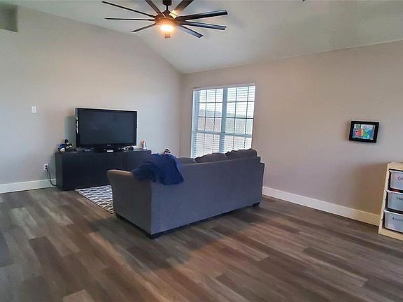 3rd image of 1540 Whiterock Dr