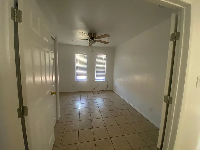 1733 Aspen Ave — Photo 10