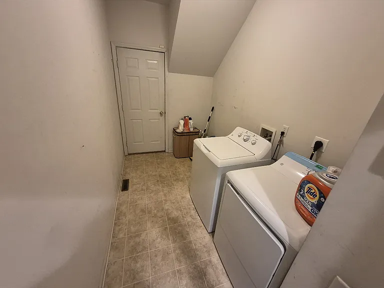 18 Stirling Dr — Photo 6