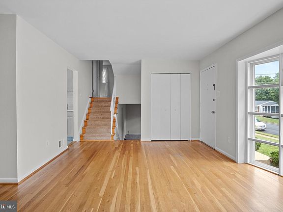 5th image of 6128 Squire Ln