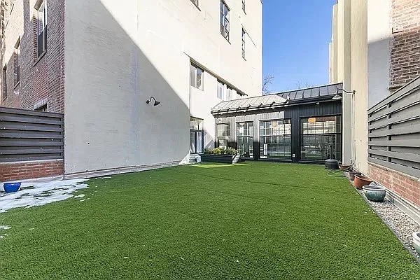 Rented by EXR | media 42