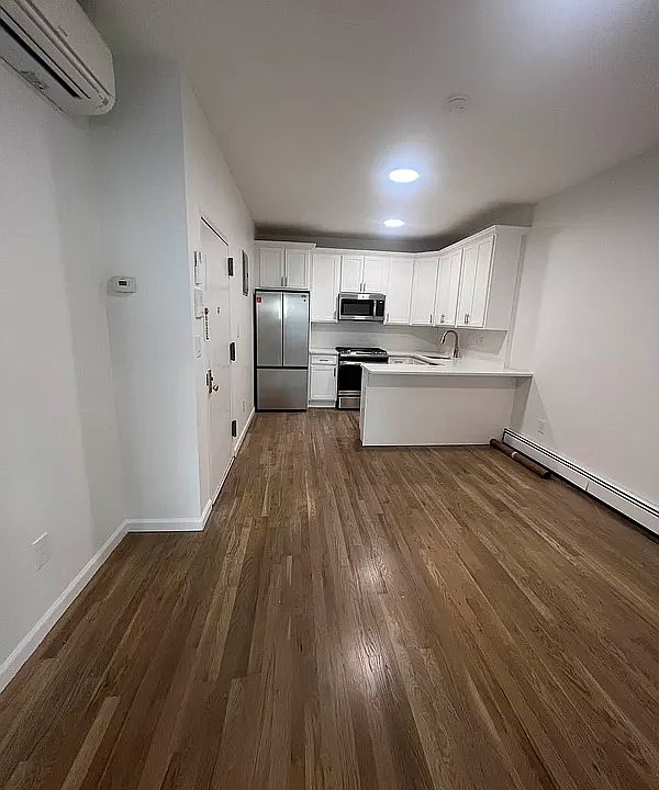 1st image of 205 5th Ave #8