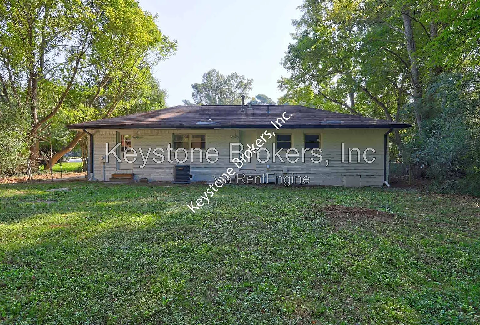 3 bed, 2.0 bath, 1352 sqft, $1,395 — Photo 3