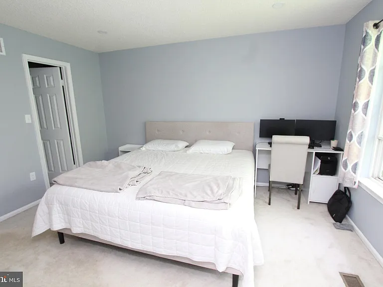 6 Halstead Pl — Photo 24