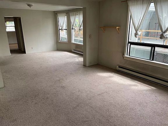 3rd image of 4054 7th Ave NE #1